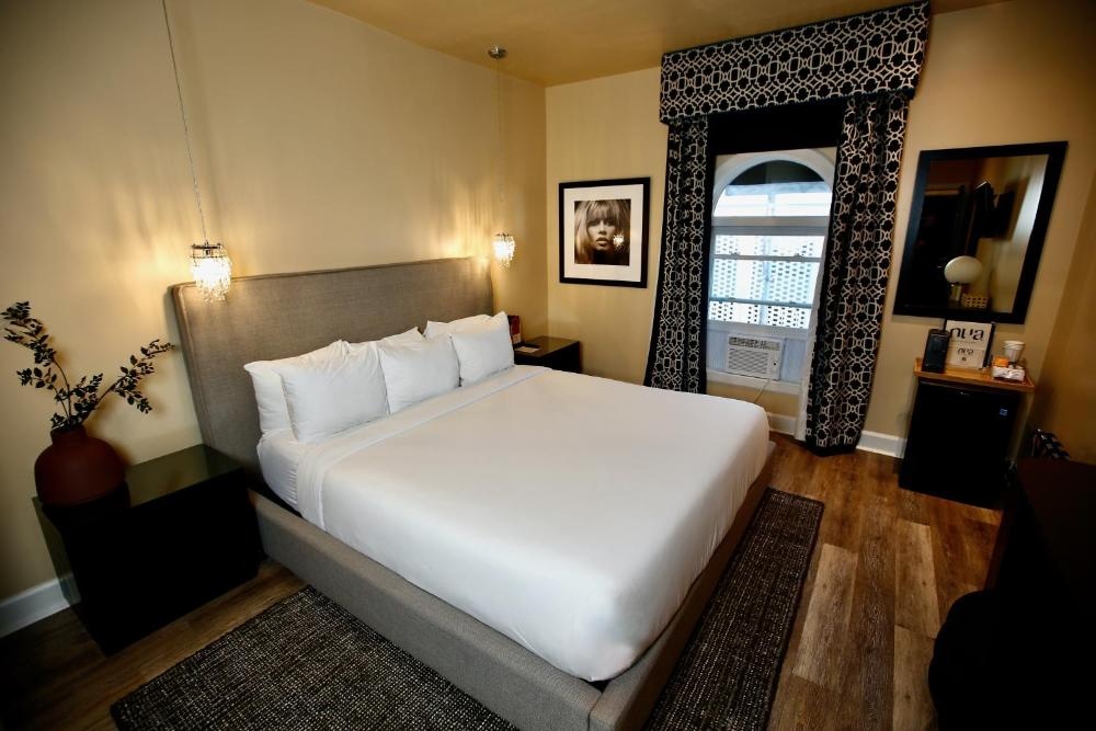 The Crescent Hotel Beverly Hills