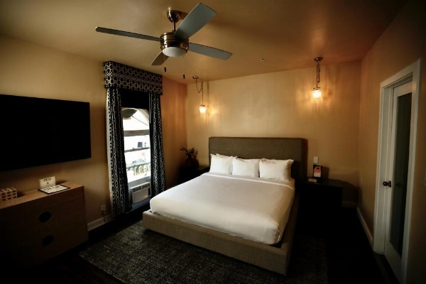 The Crescent Hotel Beverly Hills image 6