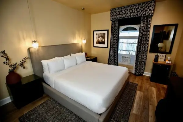 The Crescent Hotel Beverly Hills 8